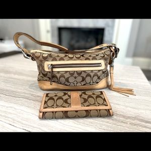 Genuine Coach Purse and matching Coach Wallet Looks worn but no rips or tears!